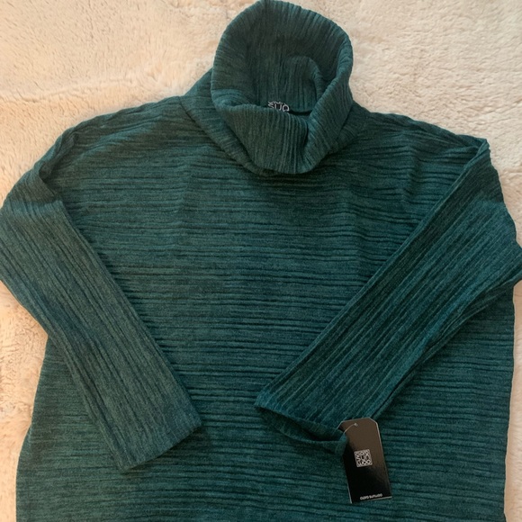 Ciara Sun Woo emerald green long sleeve turtleneck sweater, brand new, size L - Picture 1 of 3